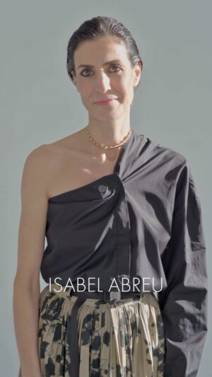 Isabel Abreu Instagram - Já está nas bancas a ACTIVA de março, este mês tão especial para as mulheres, com a inspiradora Isabel Abreu como protagonista de capa. Uma edição onde reunimos mais de 30 mulheres que nos ajudam a pensar onde estamos e para onde caminhamos. Vale a pena ler! 
Isabel Abreu (@fechado_para_obras) foi entrevistada por Catarina Fonseca (@catarina.fonseca.31) 
Fotos: Carlos Teixeira (@studiocarlosteixeira), assistido por Tiago Mulhmann (@mulhmann) 
Vídeo: Jorge Verdasca (@my.backstage.view) 
Styling: Ana Campos (@campos.apa) 
Maquilhagem: José Teixeira (@_myoliveskin), com produtos Dior (@diorbeauty) 
Cabelos: Madalena Costa (@madmoisellehairstylist) para Griffe hairstyle (@griffehairstyle), com produtos Sebastian Professional (@sebastianpro_official) 
Look: Dior @dior 
#activamarço2024 #isabelabreu #vozespelofuturo #mulheresquenosfazempensar #belezaemtodasasidades #diadamulher #activa #revistaactiva #activarevista 
A ACTIVA também está disponível em formato digital.
