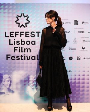 Isabel Abreu Instagram - Ontem foi a abertura do @leffest23 com um filme magnífico do @yorgoslanthimos Poor Things.
Ontem foi a noite onde pela primeira vez tive o enorme privilégio de vestir @dior . 
Não podia estar mais feliz com este encontro. 
Obrigada @_myoliveskin pela maquiagem magnífica @diorbeauty 
Obrigada minha @helenavazpereira  por seres minha cúmplice há tantos anos. Já não vivo sem ti. @griffehairstyle 
@avenue__clinic obrigada pelos mimos. 
Obrigada por me fazerem descobrir cada segundo deste belíssimo caminho e estarem sempre lá @artistglobalmanagement 

Fotografias @anapaganini_ 

#festivalcinema #leffest #dior