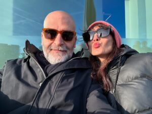 Isabel Abreu Instagram - O meu amor tem lábios de silêncio
E voa como o vento
E abraça-me onde a solidão termina
E um sorriso só dele
O meu amor ensinou-me a chegar
Sedenta de ternura ( e às vezes rabugenta e atura-me)
Sarou as minhas feridas
E pôs-me a salvo para além da loucura
O meu amor ensinou-me a partir
Mas antes, ensinou-me
A não esquecer que o meu amor existe 
( Jorge Palma)

Parabéns por existires e me fazeres existir com o teu eu @tiagodoe