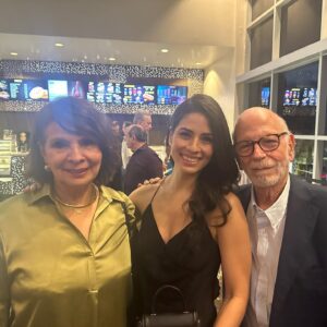Isabel Arraiza Instagram - Todavía vibrando con la experiencia de ver nuestro corto “Renata” en la pantalla grande. Al equipo y la familia de esta pieza, mi cariño y admiración siempre. Los llevo conmigo. A todos los equipos creadores de los demás cortos de esta edición de Cortadito 2023 @festivalcineeuropeopr, ¡Enhorabuena! La belleza y excelencia de su trabajo, es constancia, de que en nuestro país estamos haciendo arte y cine del más alto calibre. Me regreso de la isla orgullosa, plena y feliz. ¡Mi más sincero cariño a todes, y que viva el cine! 🎥🫀🎬