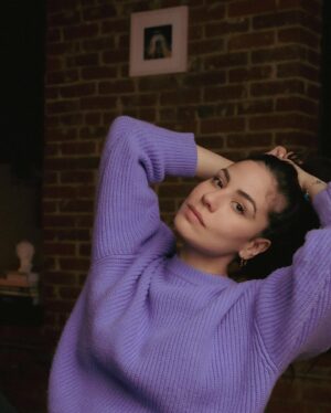 Isabel Arraiza Instagram - Don't really believe in resolutions, but I’ve decided to think of 2023 as my year of enlightenment. Embracing curiosity, the pursuit of knowledge, the acceptance of flaws and of beauty, and trying to stay as present as I can. ⁣⁣
What do you look forward to in 2023? ⁣
⁣
Photographed by @yeyamonroig 
Lighting @rjsantana07 
Location: Yeya’s Studio in Boston, MA.