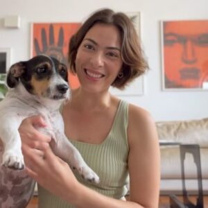 Isabel Wilker Instagram - Quando posso incluir o Emílio numa self tape 🥹🤏 (ele amou né 😂)