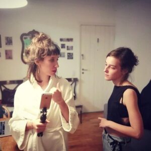 Isabela Mariotto Instagram - hoje é dia da minha parceira de vida-obra ✨

já faz muito tempo que nossas vidas se confundem. muito antes da @a.vida.de.tina , ainda adolescentes, fizemos essa peça em que interpretávamos as duas facetas de uma mesma personagem.

@juburnier minha amiga amada, desejo tudo o que há de mais belo e louco nesse mundo. e que nossos caminhos nunca deixem de se confundir.

ps: é incrível como a @michellesbritto conseguiu juntar nossos rostos perfeitamente.
 
#parabensamiga 
#parceriadesucesso 
#friendshiplastsforever