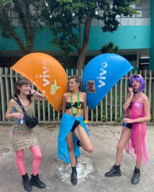 Isabela Mariotto Instagram - nos blocos mais gostosos e tarados da cidade 
@blocoagoravai @blocotaradonivoce