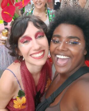 Isabela Mariotto Instagram - nos blocos mais gostosos e tarados da cidade 
@blocoagoravai @blocotaradonivoce