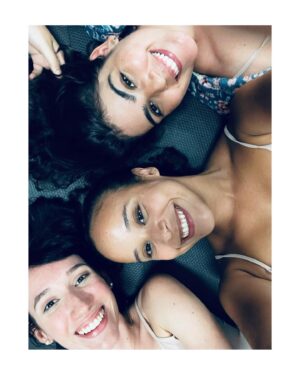 Isabela Mariotto Instagram - feliz que ainda tem mais por vir 🦋 

chão de camarim
folga
primeira diária
outra folga
espera 
sono em quarto d hotel
emergência