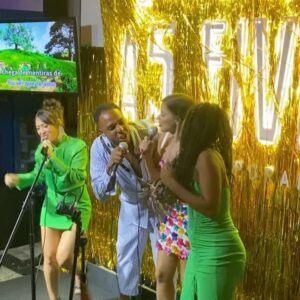 Isabela Mariotto Instagram - ESTREIA AMANHÃ! Segunda temporada de As Five na @globoplay 

Ontem comemoramos esse trabalho lindo que fizemos ao lado de tanta gente maravilhosa❤️

Em breve vocês poderão assistir nossa dupla em ação!