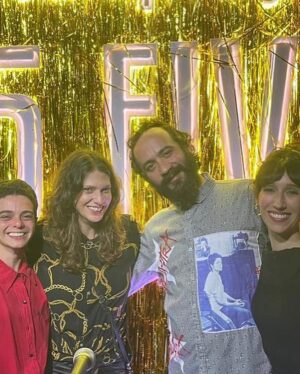 Isabela Mariotto Instagram - ESTREIA AMANHÃ! Segunda temporada de As Five na @globoplay 

Ontem comemoramos esse trabalho lindo que fizemos ao lado de tanta gente maravilhosa❤️

Em breve vocês poderão assistir nossa dupla em ação!