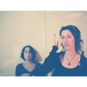 Isabela Mariotto Instagram - acordei nostálgica 💎
da série meus vinte anos blues 

fotos 1 e 2 da @luisa.telles 

#tbt 
#xóvens 
#mesintovelhapertodela