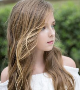 Actress Isabella Kai HD Instagram Photos and Wallpapers August 2017