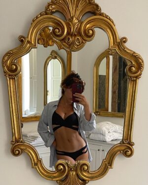 Isabella Pappas Instagram - 🐡