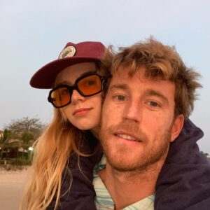 Isabella Scherer Instagram - Hoje é aniversário do Pequeno, que nem pequeno é…
Mas se tem uma coisa que eu posso dizer com toda certeza do mundo é que meu amor pelo pequeno é tudo, menos pequeno ❤️ 
Tenho muito orgulho da nossa historia e da nossa familia, espero apagar todas as velas com você, de preferência em um bolo feito por mim 🎂