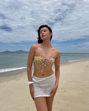 Isabella Wei Instagram - and her job was beach