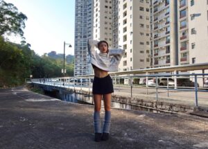 Isabella Wei Instagram - merry christmas!!! (ft. leg warmers from mama) 😝🤍🤍🤶🌬☃️🥰
