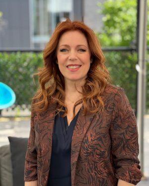 Isabelle Boulay Instagram - ☀️ Un beau moment partagé sur le plateau de @sucresaletva que vous pourrez voir 𝗰𝗲 𝘀𝗼𝗶𝗿 𝟭𝟴 𝗵 𝟯𝟬!

Impatiente qu'on se retrouve en personne et en chansons au Théâtre Maisonneuve de la Place des Arts ce samedi 10 juin pour mon spectacle aux Francos de Montréal. 🥰

. . .
#isabelleboulay #sucrésalé @melaniemaynardofficiel ❤️