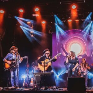 Isabelle Boulay Instagram - #isabelleboulayofficiel #pauldaraîche #mountaindaisiesmusic#ottawa #festivalfrancoontarien