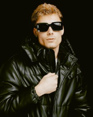 Isaiah Campbell Instagram - Talk 2 me nice🕶️

Photographer- @cv.commmm