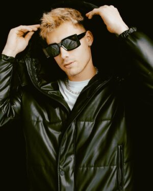 Isaiah Campbell Instagram - Talk 2 me nice🕶️

Photographer- @cv.commmm