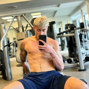Isaiah Campbell Instagram - Physique Update🫣

Keep working hard everyday and remember once you get to being consistent and get rid of sugar watch what happens🫡