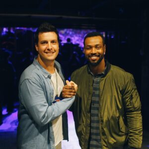 Isaiah Mustafa Instagram - Shout out to my dude @ed.tommasi. One of the classiest directors I’ve worked with. Always smiling, always positive, always humble. Whether it be outside in the cold in Minnesota or in the tunnels at @thegarden we always have a great time. This pic is from a @popupsanta shoot at MSG where we surprised a middle school basketball team from the Bronx with  @nyknicks tickets. Looking forward to working with you again bud!