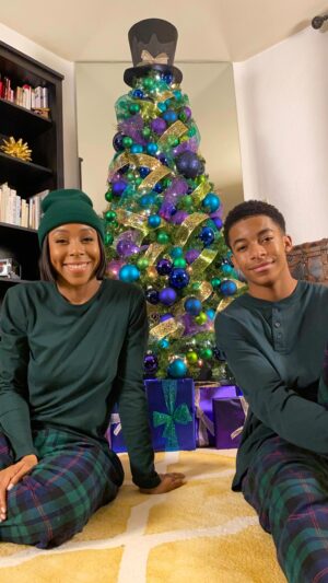 Isaiah Russell-Bailey Instagram - Christmas Family Fun🎄

#MomAndSon #Family #Dance #90s #JumpJump #Christmas

Christmas Pajamas: @oldnavy