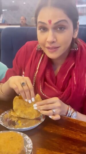 Isha Koppikar Instagram - Jaipur aake agar pyaaz kachori nahi khai, toh kya khaya 😍