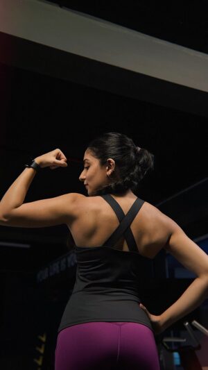 Ishaani Krishna Instagram - So the first video is a clip from one of my workout vlogs taken in 2021 where I’m saying I’ve always dreamed of doing the actual pull ups. But currently I don’t have the strength to do so and hopefully someday I’ll be able to do it.

Finally, after 3 years of consistency I’m able to do 5 pull ups. I had decided that I’ll only post a video once I’m able to do at least 10 pull ups. But I figured that’ll take a loooong time 😅. But for a girl, I figured 5 pull ups wasn’t so bad and also I’ve never taken any external supplements so… thought it was kind of an achievement ✨

#workout #gym #ishaanikrishna #pullups