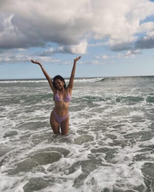 Ishbel Bautista Instagram - 🌊 El mar y siempre el mar.