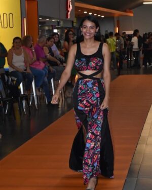 Ishbel Bautista Instagram - Hoy acabo nuestra breve temporada en cines con @dia_de_muertos_la_pelicula 

Gracias a todos los que asistieron y nos ayudaron en está bella etapa de estreno. 

Me quedan muchas cosas hermosas de este viaje que agradezco con todo mi corazón. Que bonito hacer arte
con el corazón sincero y compañeros con hambre de contar historias. 
Esté es el cine que soñé hacer y que quiero seguir contando. 
@gabelamontiel  eres magia pura y una bendición en mi camino, una actriz que admiro mucho y un ser humano cálido y lleno de luz. 
Gracias a todos los guerreros que fueron parte de está aventura con su trabajo maravilloso. Gracias infinitas.✨

@josemedina.film_director 
@aydeenowep 
@cristiansolanodp 
Gracias infinitas a todos.
 
@quetzallicortes 
@antoniomonroi 
@josesefami 
Valentina Guadarrama

Equipo✨

@alecr85 
@ivanjduran 
@lizzy_mijangos 
@_ninofo_ 
@7sice 
@santi.gandarilla 
@raaavj 
@maczilperez 
@diegoktli 

@arewa.producciones
Vestido @pinedacovalin
@mmagency_
