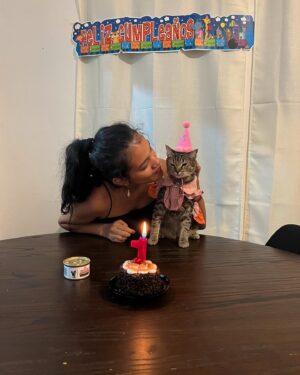 Ishbel Bautista Instagram - Feliz 1 año de vida a mi bebe. 
Lluvia ☔️ 💜
Te amo mucho mucho. 

Gracias por la s fotos y la bonita compañía @ximena.altair