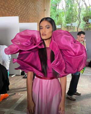 Ishbel Bautista Instagram - Recuerdo especial de mi primera pasarela. 
💖🌸
Una fantasía ser también modelo 💅🏽
 @ghmanagement