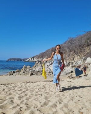 Ishbel Bautista Instagram - Gracias Universo por la magia de los encuentros, el mar y los momentos maravillosos. 💜🌸
@langostathemovie

( no salen todos los compañeros de viaje pero están en mi corazón)
