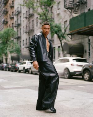 Ismael Cruz Cordova Instagram - They thought they could take away our crowns…🤎

@behindtheblinds 
📸 @hadar_pitchon
@givenchy