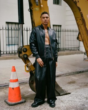 Ismael Cruz Cordova Instagram - They thought they could take away our crowns…🤎

@behindtheblinds 
📸 @hadar_pitchon
@givenchy