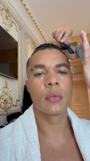 Ismael Cruz Cordova Instagram - Mentally , that toothbrush is still massaging my scalp.