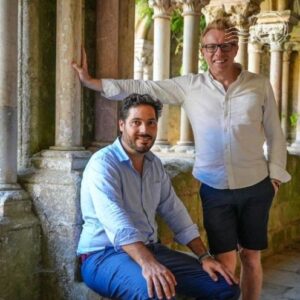 Ismaël Khelifa Instagram - Merci d'avoir été si nombreux à redécouvrir ces Echappées Belles en week end à #Narbonne avec @jeromepitorinoff hier soir sur @france5 !

Pour revoir l'émission #EchappéesBelles, c'est sur @france.tv ➡ bit.ly/EchappeesBellesReplay

@bo_travail @dpourageaux @camilledebrev #hyacinthelapin @lorisquinto @mcfourn #agnesvanhems

Voici nos bons plans :

Séjourner sur le bateau @nubian.fr de Franck :
https://www.nubian.fr/

Faire son marché aux Halles de Narbonne : https://www.jours-de-marche.fr/marche/11100-narbonne/9363/halle/

Déguster un plateau de fruits de mer à Perle Gruissanaise à Gruissan :
https://laperlegruissanaise.fr/

Passer une nuit insolite dans un îlot à Gruissan :
https://les-ilots-de-gruissan.hotelmix.fr/

Assister au spectacle de la manade ou faire une randonnée équestre à @manadetournebelle
avec Simone et Aude

Visiter @abbaye_de_fontfroide

Manger dans l’un des meilleurs restaurants de Narbonne : @chez_lulu_

Faire une balade ornithologique : https://www.aude-nature.com/agenda

Déguster du vin nature au Domaine des 2 ânes : https://domainedes2anes.com/

Dîner @lesgrandsbuffets à Narbonne

Déjeuner le long du canal au LePtitDock

Dîner en musique au Comptoir nature : http://comptoirnature.free.fr/

Bouquiner au Trouve tout du livre : http://www.le-trouve-tout-du-livre.fr/

Admirer les peintures de Denis Carriere

S’intéresser au transport fluvial : https://vivre-le-canal.fr/le-tourmente/

Visiter le @gouffregeantdecabrespine

Déjeuner à @lesalindegruissan

Découvrir la cuisine médiévale à La Rôtisserie de Villerouge-Termenes :
https://restaurant-medieval.fr/

Se glisser dans la peau d’un chevalier à la Cité de Carcassonne :
@tourismecarcassonne

Dormir à @carpediemhostel, une auberge de jeunesse à Narbonne :

Embarquer pour un apéro flottant à Saint-Pierre-la-Mer :
https://glisseetkite.com/fr/activite/le-beach-bar/narbonne/apero-flottant

Partir en colonies de vacances à @odcvl , les pieds dans l’eau :
https://odcvl.org/