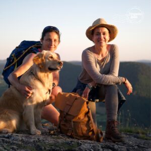 Ismaël Khelifa Instagram - Merci d'avoir été si nombreux à voir ou revoir @so_jovillard  dans ses Echappées Belles dans le #Larzac hier soir sur @france5 
 
Retrouvez #EchappéesBelles sur @france.tv ➡ http://bit.ly/EchappeesBellesReplay

Bravo aux équipes : @bo_travail  @micheladamik  @julienrousselrenard  @quentindefroment  #SebastienVerlet

Voici nos bons plans : 

Office du Tourisme Larzac Vallées #visitlarzac 
@visitlarzac 
www.visit-larzac.com

Tourisme Aveyron #aveyronemotion 
@tourisme_aveyron 
www.tourisme-aveyron.com

Dormir à Nant : Domaine du Roc Nantais
#domainedurocnantais 
www.soleil-evasion.fr

Dormir à la Cavalerie : Hotel de la Poste
#hotelrestaurantdelaposte 
@hotelrestaurant_delaposte 
www.hotel-larzac.fr