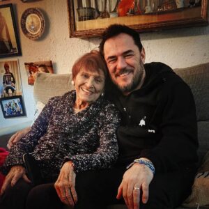 Ismael Serrano Instagram - Es difícil de explicar la alegría que supone encontrarse siempre con Taty Almeida. Es pura luz, pura vida. Gracias, Taty, por tantas cosas.