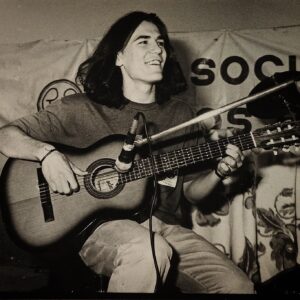 Ismael Serrano Instagram - Hubo un tiempo en el que todo nos nombraba. 
Yo soñaba con canciones inmortales.
