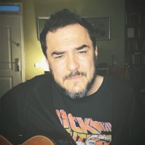 Ismael Serrano Instagram - Esos locos bajitos. Recuperándome poco a poco del catarro primaveral.
