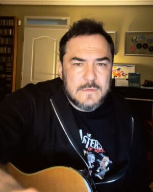 Ismael Serrano Instagram - Se hace camino al andar. (Versión improvisada y noctámbula).