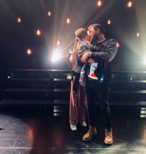 Ismael Serrano Instagram - Por otros 50. Por los abrazos pendientes. Por seguir añadiendo estrofas a la canción de nuestra vida. Gracias por todas felicitaciones. Gracias por atenuar el vértigo de estos días inciertos.
