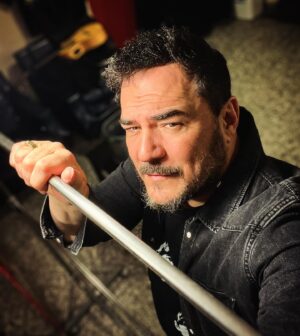 Ismael Serrano Instagram - A punto de salir al escenario en Santa Fe
