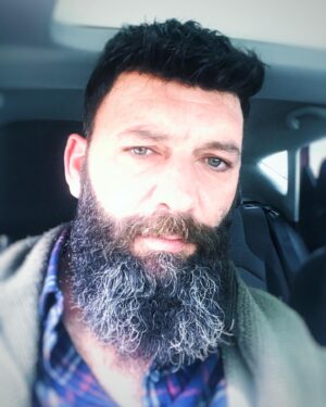 İsmail Hakkı Instagram - Şimdi sakin ol ve elindeki tuzluğu yere bırak dostum 😎