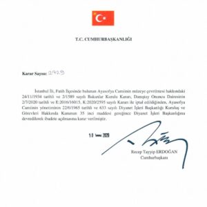 İsmail Hakkı Instagram - Tarih gibi tarih.. Büyük bir utanç kaynağıydı fethin başkenti İstanbulun bağrında... Kanayan yaraydı... Allah razı olsun bu hizmeti yapanlardan... Ve tabii ki sayın Cumhurbaşkanımızdan. Allah var etsin... #ayasofyacamii #RecepTayyipErdogan #رجب_طيب_أردوغان #رجب_فاتح_أردوغان