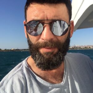İsmail Hakkı Instagram - Açılmalı denizlere insan bazı bazı..