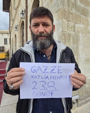 İsmail Hakkı Instagram - Sadece 7 Ekim’den bu yana değil 77 senedir bu zulüm, katliam, soykırım devam ediyor. Durdurulması için daha kaç çocuğun ölmesi gerekiyor. Yaşananlar film sahnesi değil, gerçek hayatlar yok oluyor. Uyanma vakti henüz gelmediyse artık hep beraber ölmemiz gerektiğini #unutmamaklazım

@by_ismailhakki