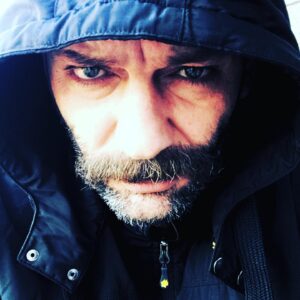 İsmail Hakkı Instagram - Kiminin matematiği zayıftır ama kendi çıkarını hesaplarken kusur işlemez 😎