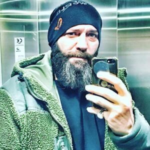 İsmail Hakkı Instagram - Az kaldı oruca 😍 
Ezan, top patlaması, Kur’an, teravih namazı, pide, hurma, iftar saati bekleme, iftar sonrası çayı, sohbet, namazın lezzeti, şehirlere çöken rahmet, bereket, aile, muhabbet, imsak huzuru.... Az kaldı, Rabbim cümle ümmeti kavuştursun inşallah ❤️😍🤲🏽