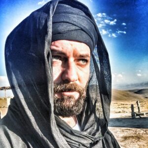 İsmail Hakkı Instagram - Prangayı ne bilsin öteyi özlemeyen.. .
.

How would one know about the shackles if he doesn’t will the future... .
.

الشخص الذي لا يفوت المستقبل، لا يمكنه أن يعرف الأغلال. 💫🌍🌤